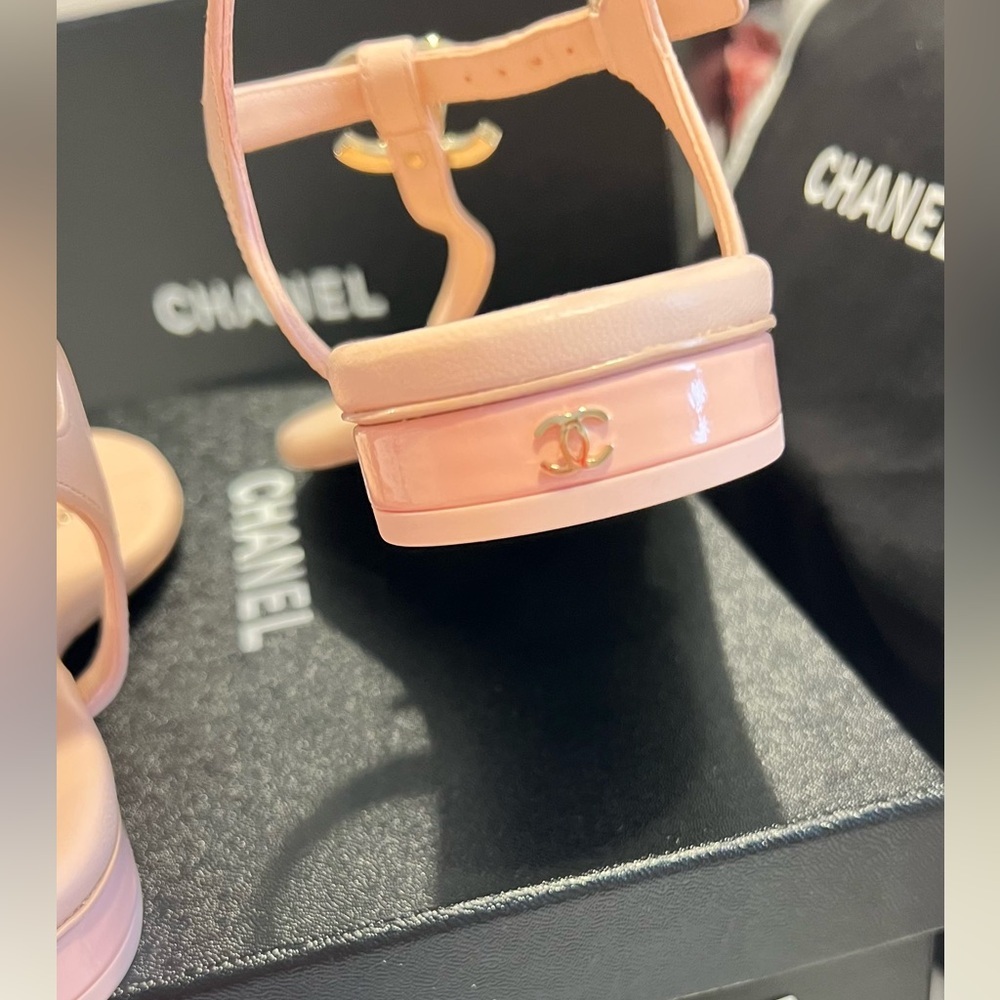 Chanel Pink blush T Sandals NWT Luxury Elegant Comfort.With blush, black silver - Picture 8 of 17